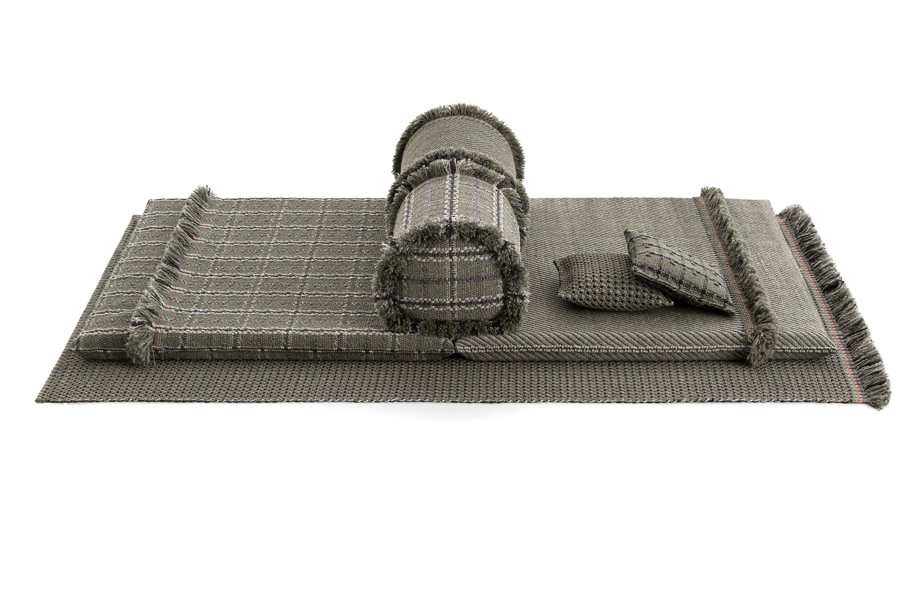 Наружная цилиндрическая полипропиленовая клетчатая подушка GAN Garden Layers ARCH-00079774 - Вид №2