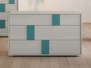 Деревянный комод