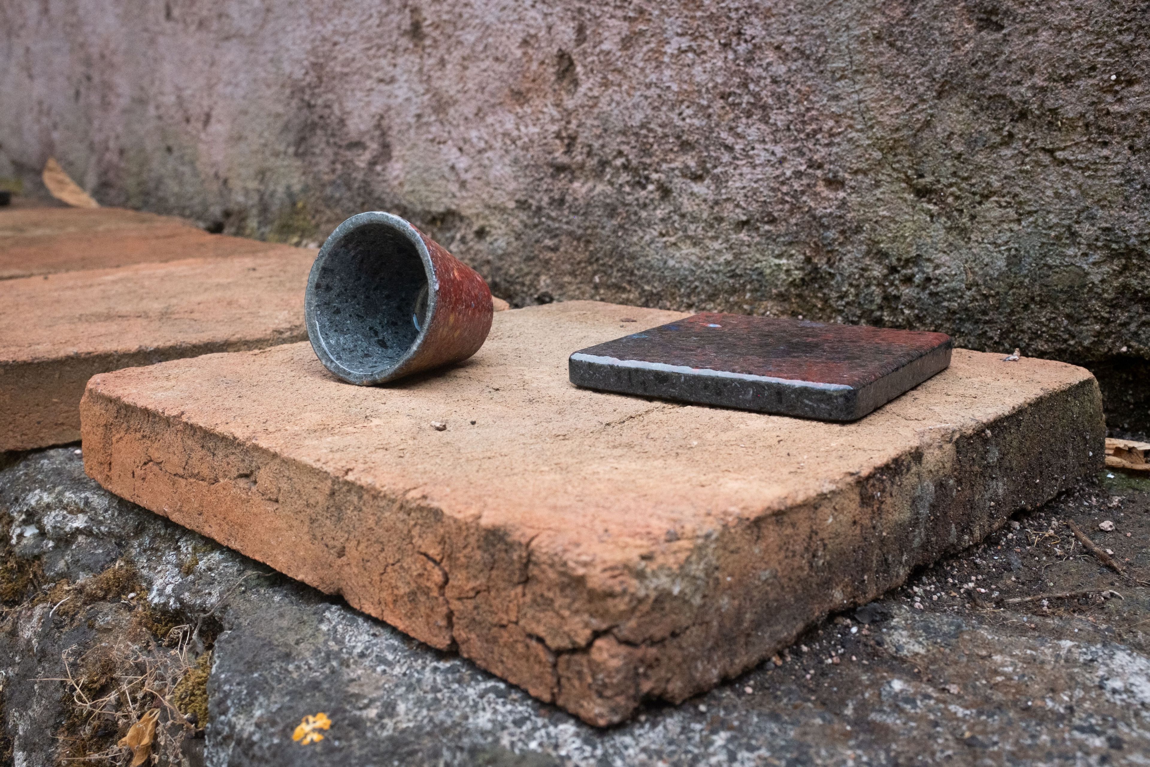 Кофейная чашка из лавового камня Etnea с блюдцем Cuorelavico момент ARCH-00083742 - Вид №2