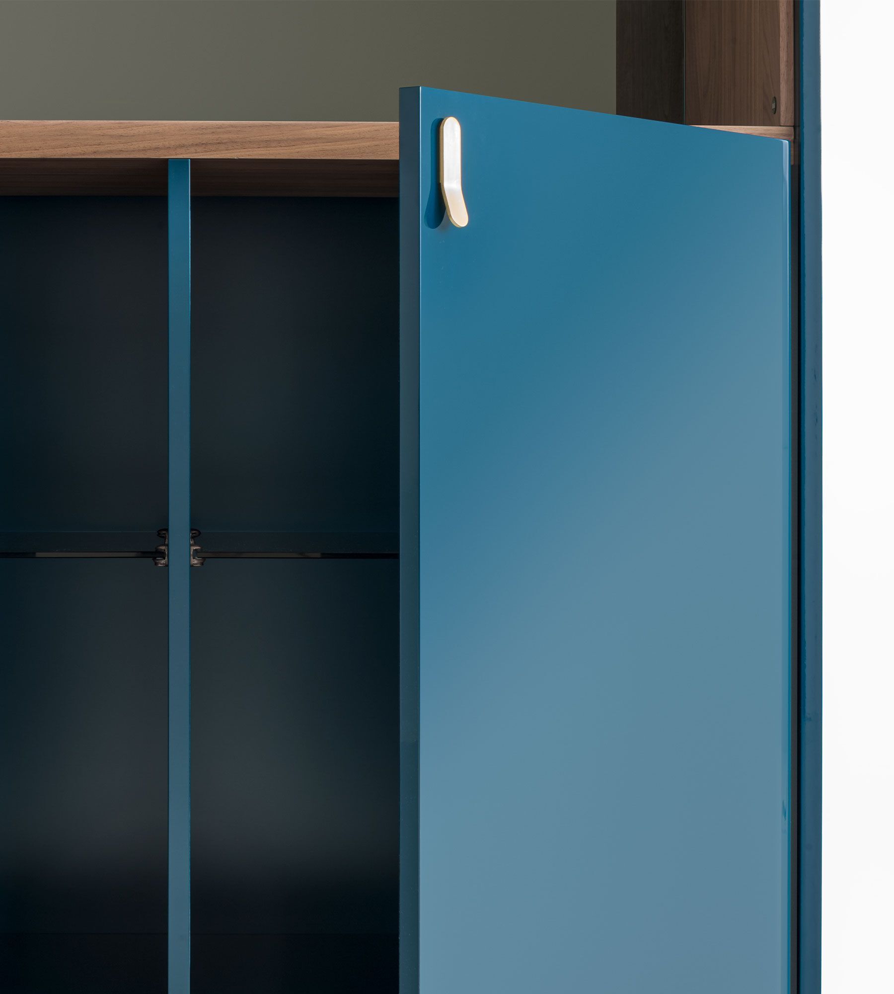 Деревянный шкаф с распашными дверцами Morica Design Enjoy ARCH-00049763