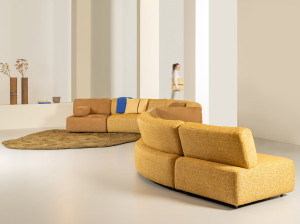 Изогнутый диван из ткани