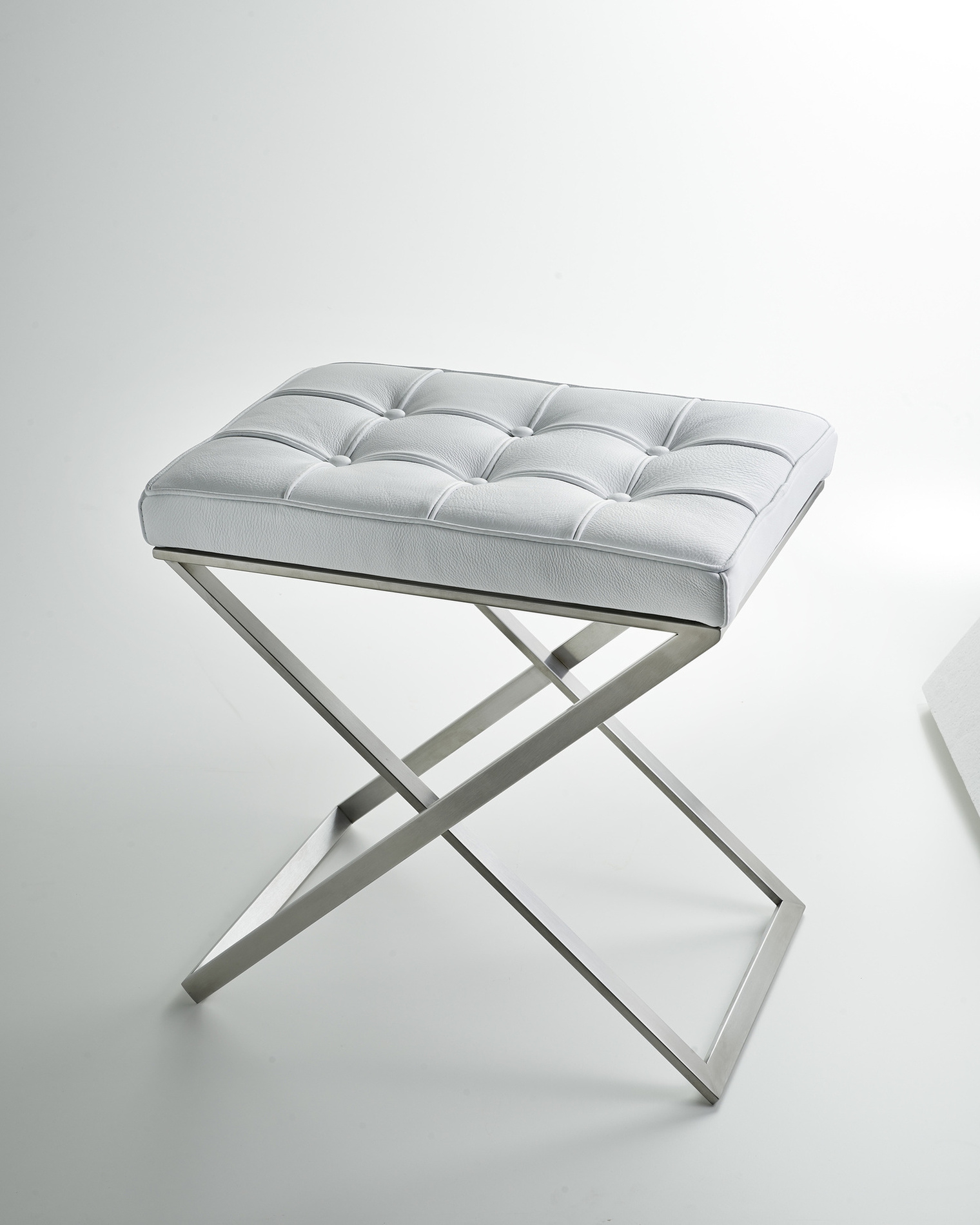 LONE-C/XS/.. 3SC Табурет со скрещенными ножками из сатинированной нержавеющей стали - кожаная подушка CAPITONNE Moderno Treesseci 3SC