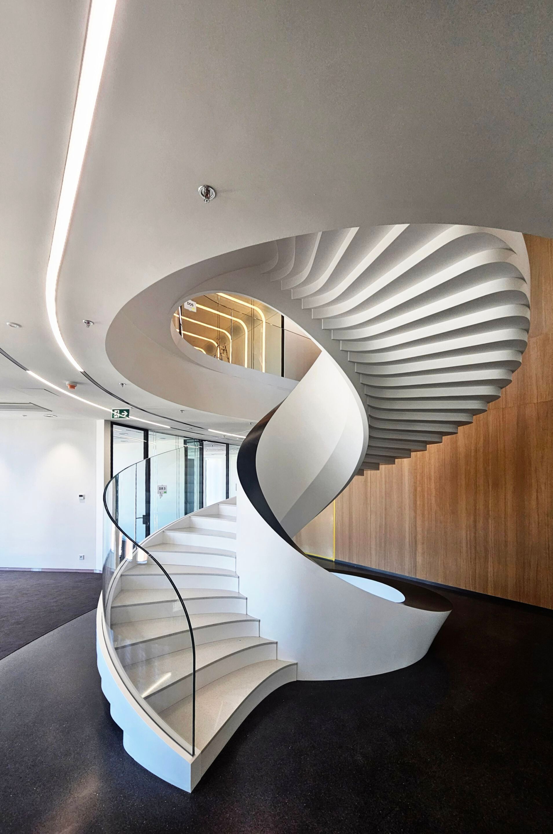 Винтовая лестница Corian® AMOSDESIGN PENTA MASARYCKA ARCH-00148157 - Вид №2