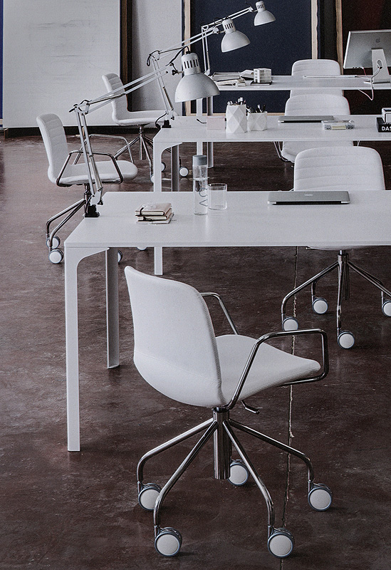 Рабочее кресло  MIDJ Liu DP-R Contract