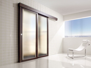 Стеклянная дверь