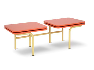 Низкий журнальный столик с трубчатым металлом и столешницами из лакированного МДФ