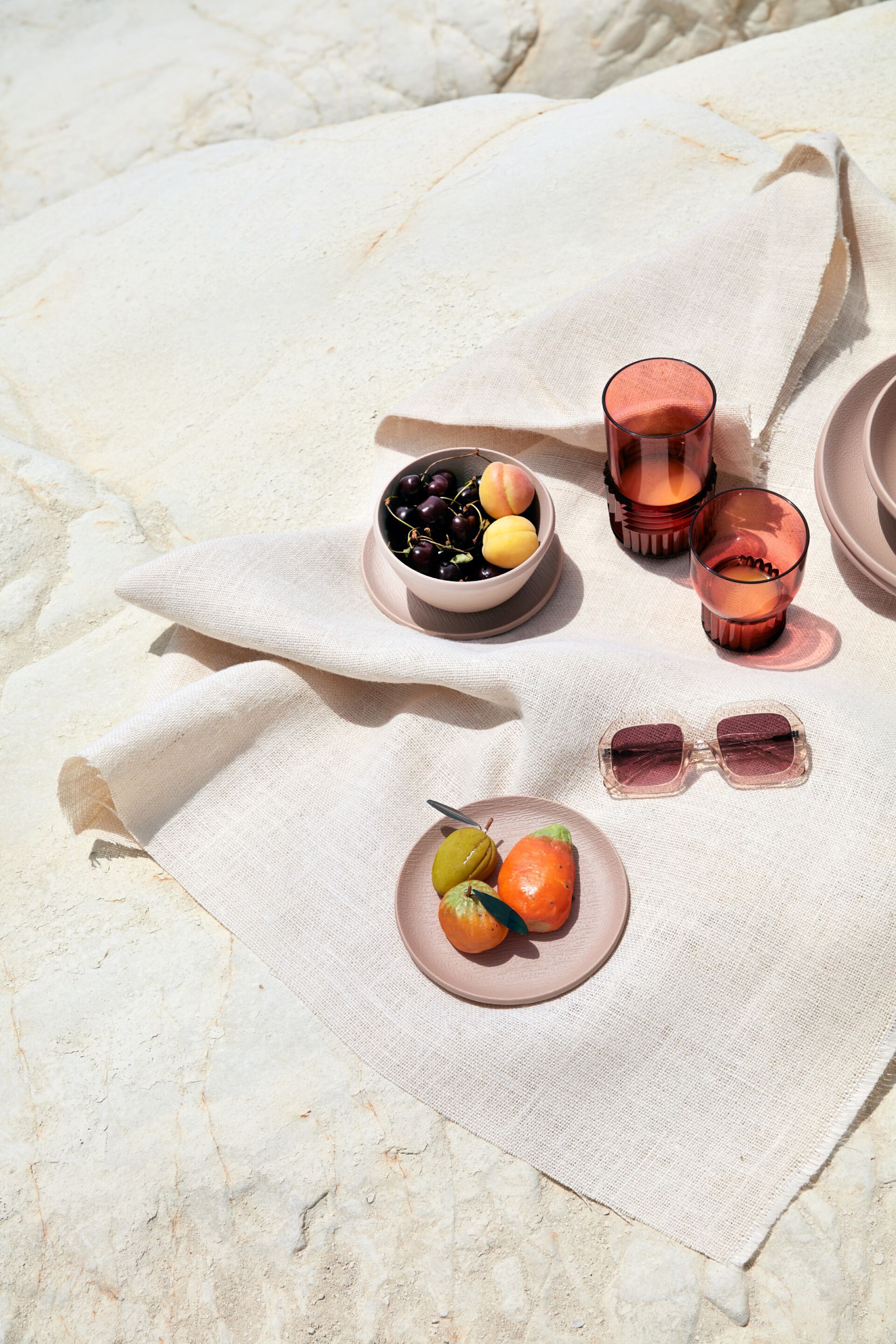 Набор бокалов для вина из инженерного пластика Kartell сюжет ARCH-00103101 - Вид №2