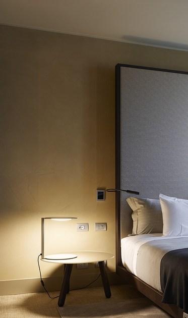 Oluce Настольная светодиодная лампа из окрашенного металла Duca sun-id-1408106 - Вид №4