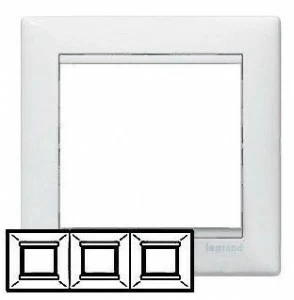 Рамка для розеток и выключателей 3-ая белая