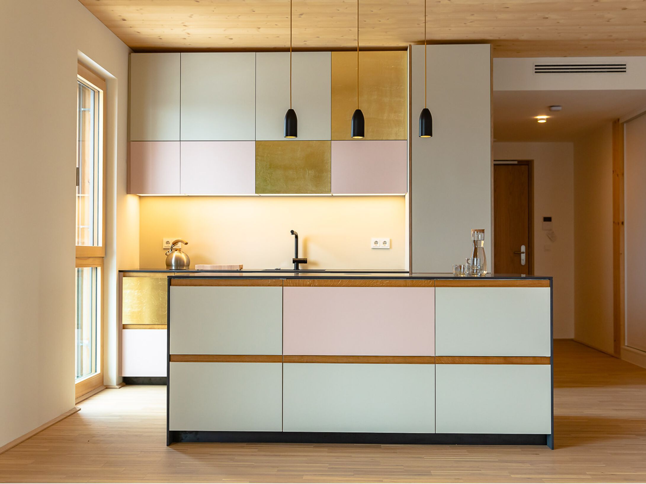 Деревянная линейная кухня с островом Neuvermoebelt SMART LINE KITCHEN SYSTEMS ARCH-00056721