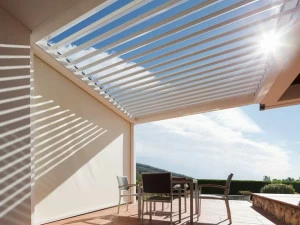 PRATIC F.lli ORIOLI Пристроенная пергола с регулируемыми жалюзи Opera