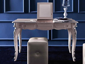 Мобильный туалетный столик