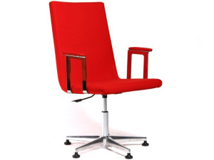 Стул с колесами с подлокотниками