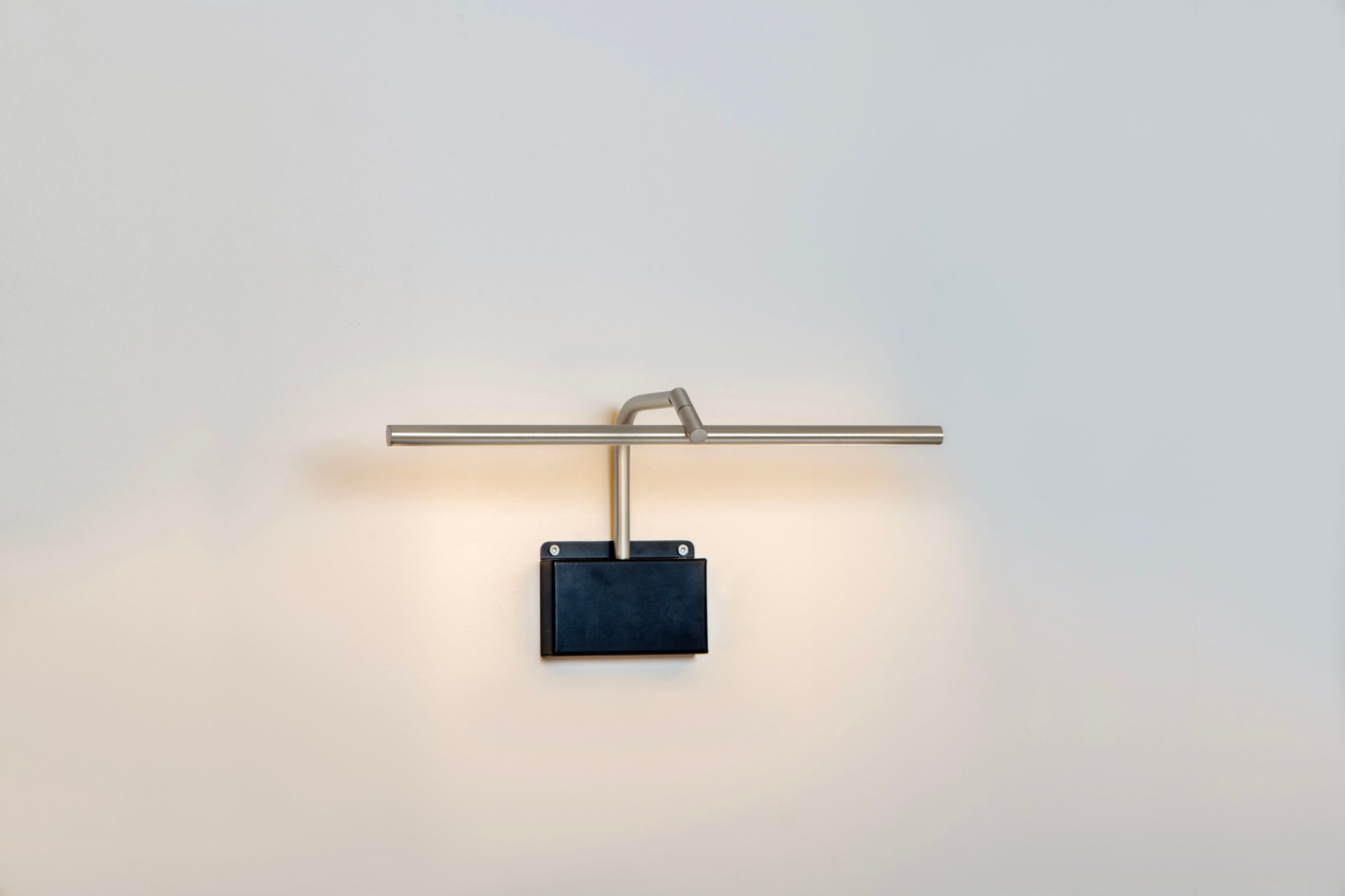 Латунный светодиодный настенный светильник для картин CVL Luminaires Airy ARCH-00034573 - Вид №8