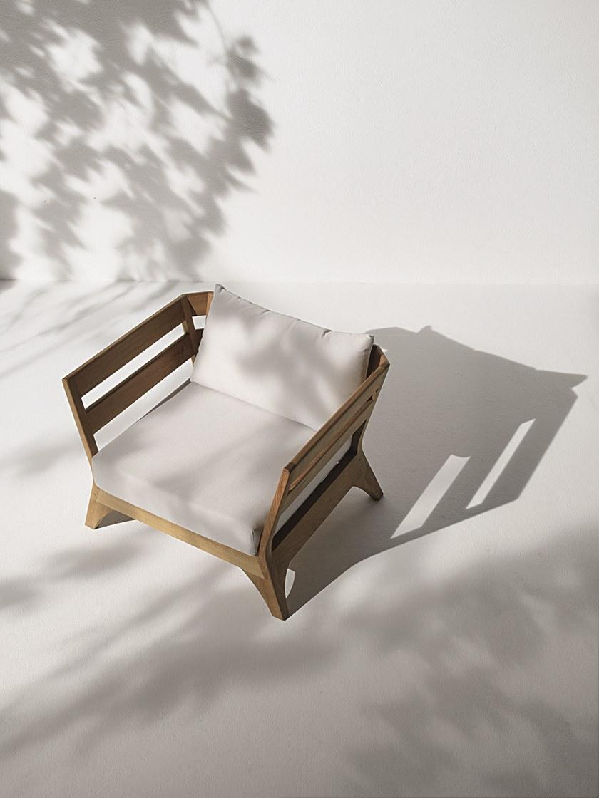 Ethimo Садовое кресло из тика с подлокотниками Village Vipo0100 - Вид №1