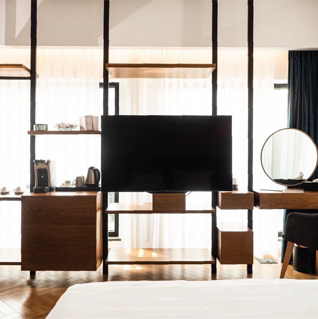 Книжный шкаф из алюминия и дерева с креплением пол-потолок ABLE MILLIE ARCH-00032538 - Вид №2