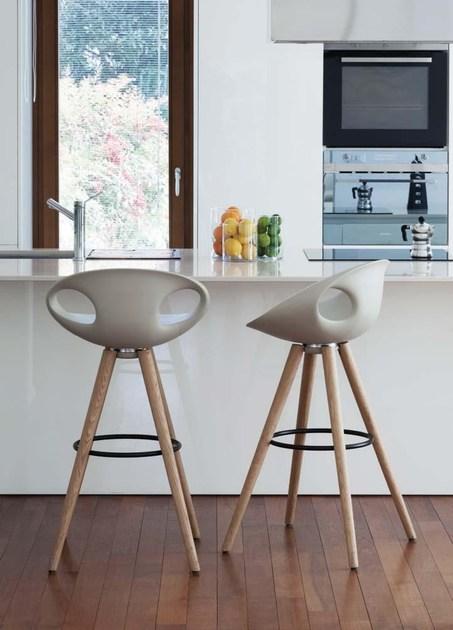 Tonon Высокий стул на козлах из полиуретана со спинкой Up 907.45 - Вид №1