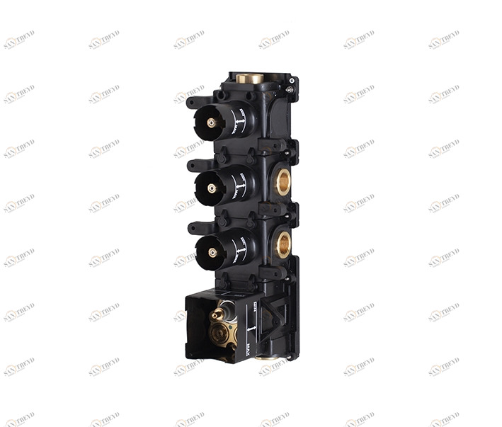 Термостатический клапан 3-х ходовой с восковым термоэлементом. ¾ ”разъемы. Встроенное отключение. Расход при 3 барах (смешанная вода) на 1 водный путь составляет 36,5 л / мин. Для 2-х водных путей одновременно это 39,5 л / мин, которые должны распределять Noken 100282733