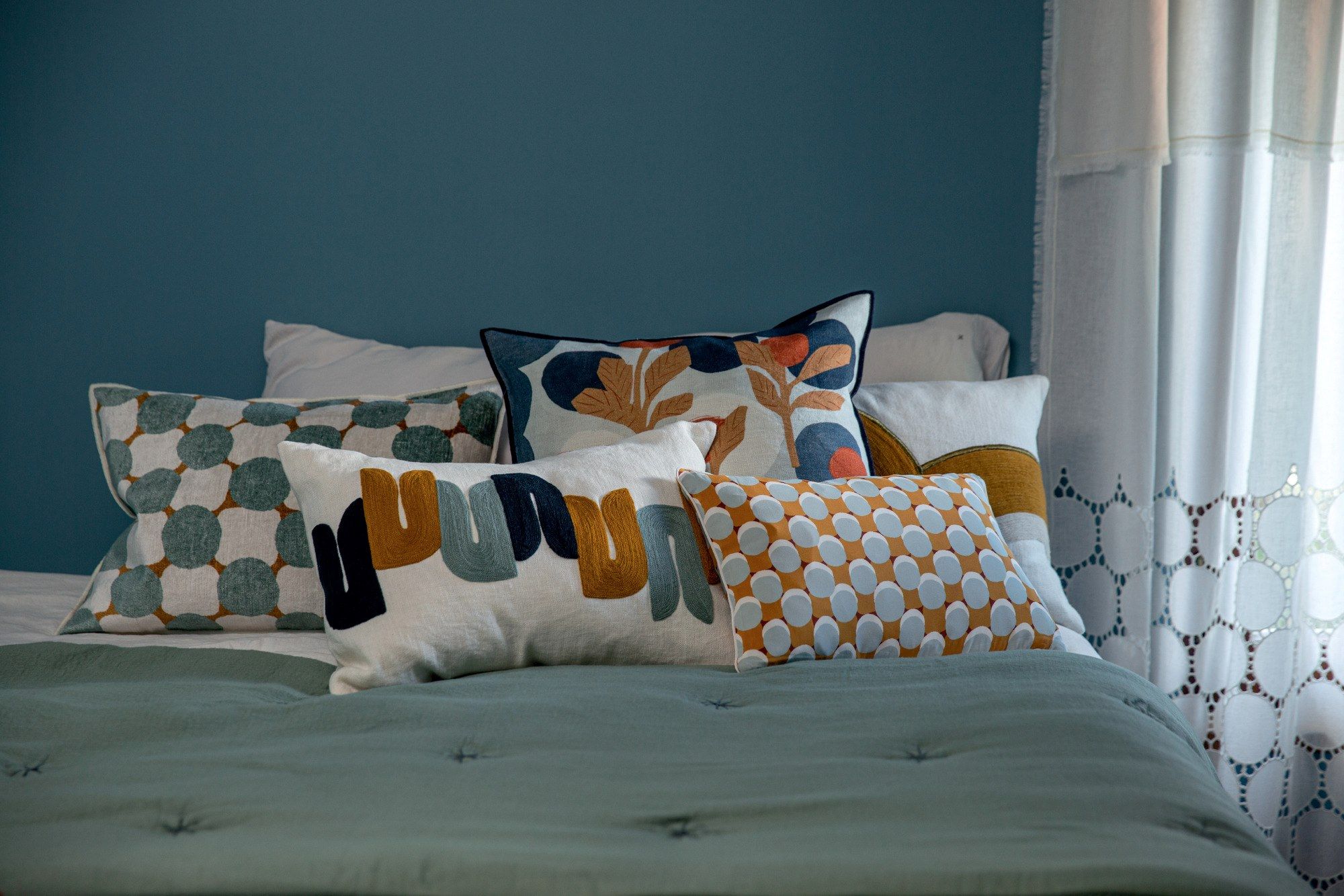 Прямоугольная шелковая подушка с геометрическим рисунком Élitis TWIST ARCH-00130599 - Вид №8