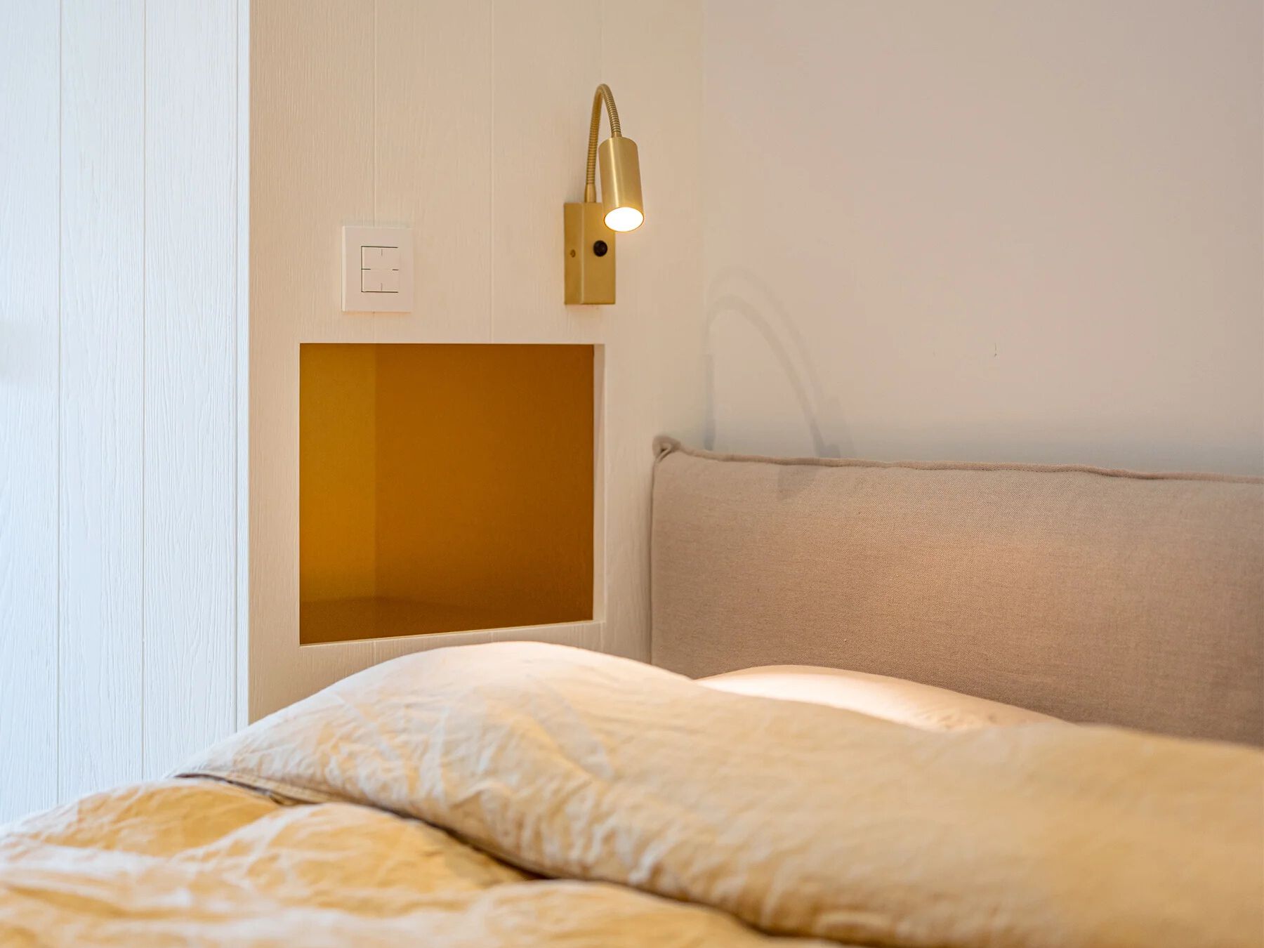 Регулируемая латунная лампа для чтения с гибким кронштейном Authentage Lighting Lit ARCH-00024269 - Вид №2