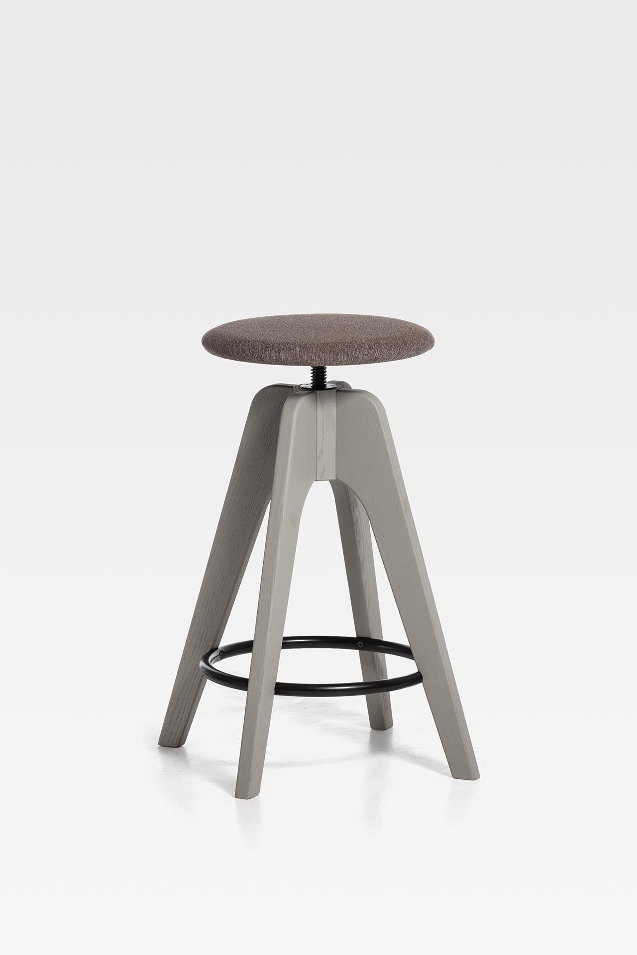 Регулируемая по высоте деревянная табуретка с мягким сиденьем SIPA Tommy ARCH-00150891 - Вид №4