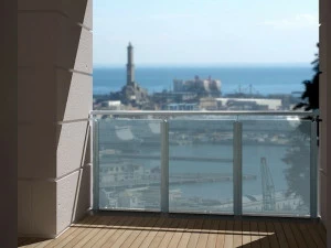 ALUSCALAE Вертикальная балюстрада из алюминия со стеклянным заполнением