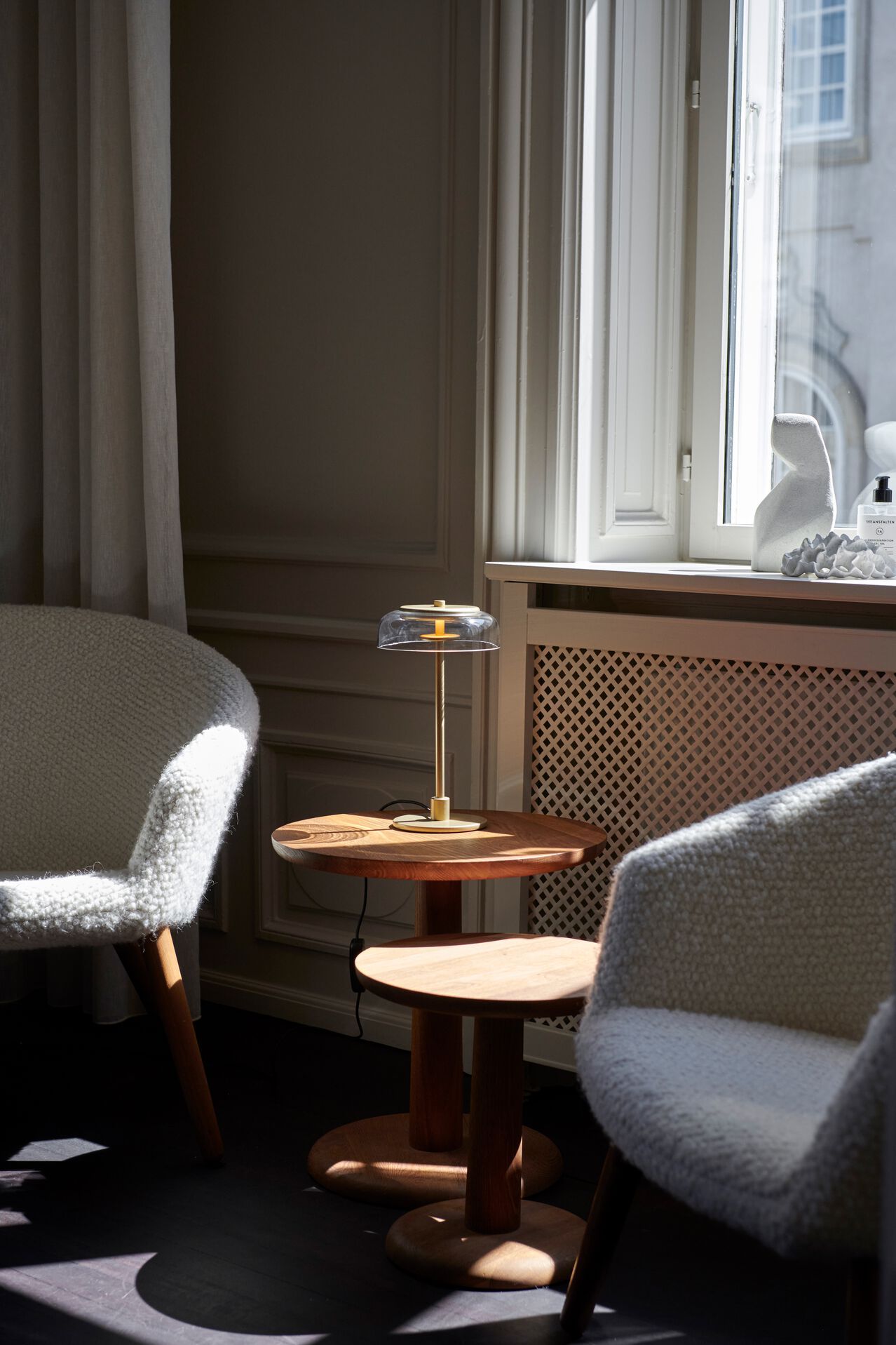 Светодиодная настольная лампа из дутого стекла Nuura Blossi ARCH-00099259 - Вид №9