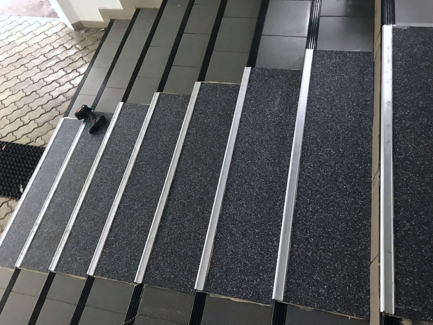 9.3.4AS.2Bg Противоскользящие накладки на ступени Alegria step и Alegria step waterproof  - Вид №6