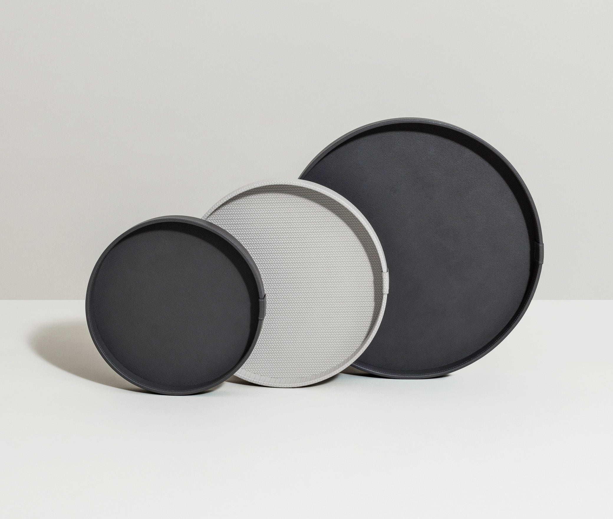 Gea Круглый поднос - Ø 50 см / тканая кожа_coffee Pinetti 00.1419.061.015 - Вид №1