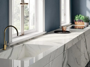 Столешница из керамогранита с мраморным эффектом