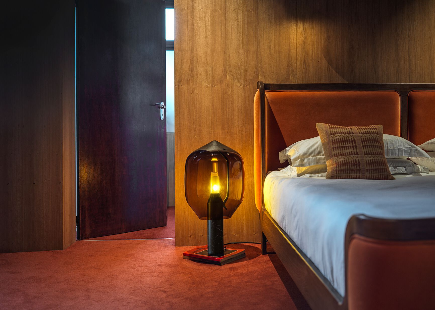 Светодиодная настольная лампа из дутого стекла Established&Sons LIGHTHOUSE ARCH-00097366 - Вид №7