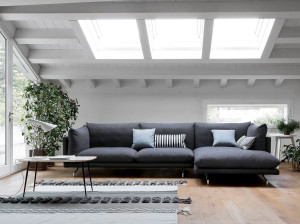 Тканевый диван с полуостровом