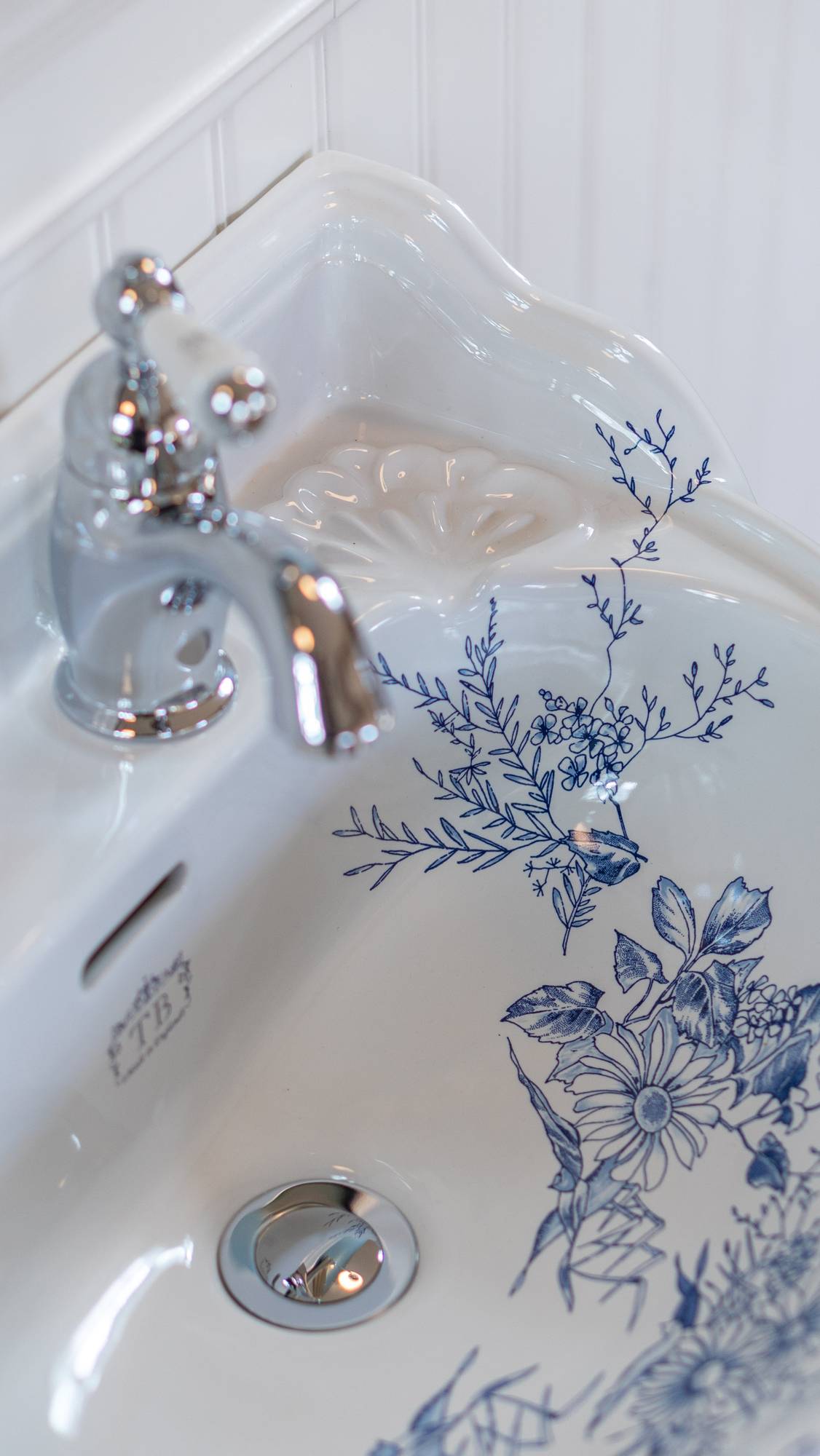 TB-SG-041 Подвесная раковина настенная овальная Traditional Bathrooms  белая  - Вид №2