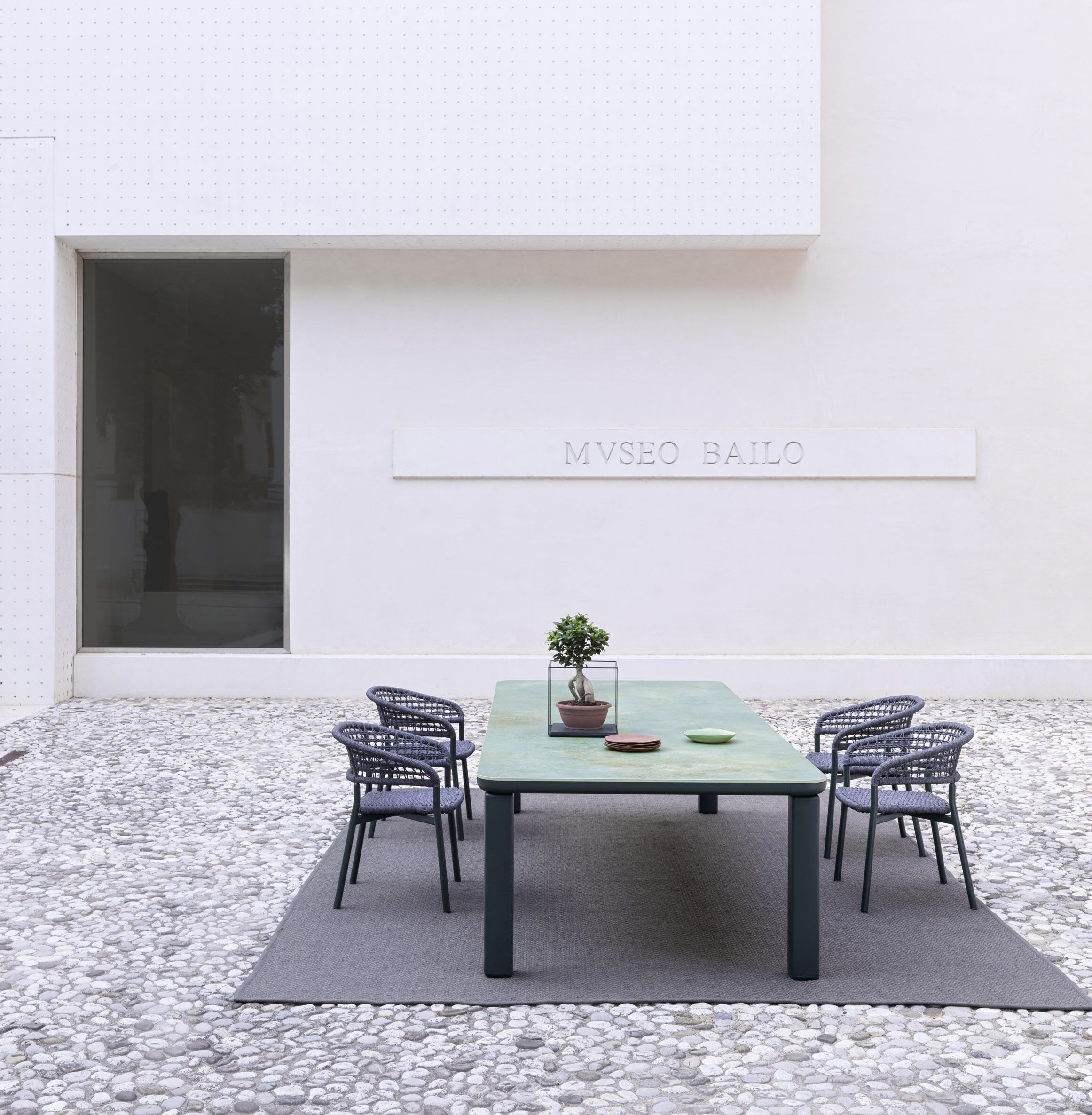 Алюминиевый садовый стол с керамической столешницей или HPL Varaschin Customade ARCH-00077506 - Вид №1