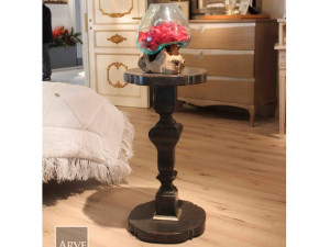 Деревянный пьедестал