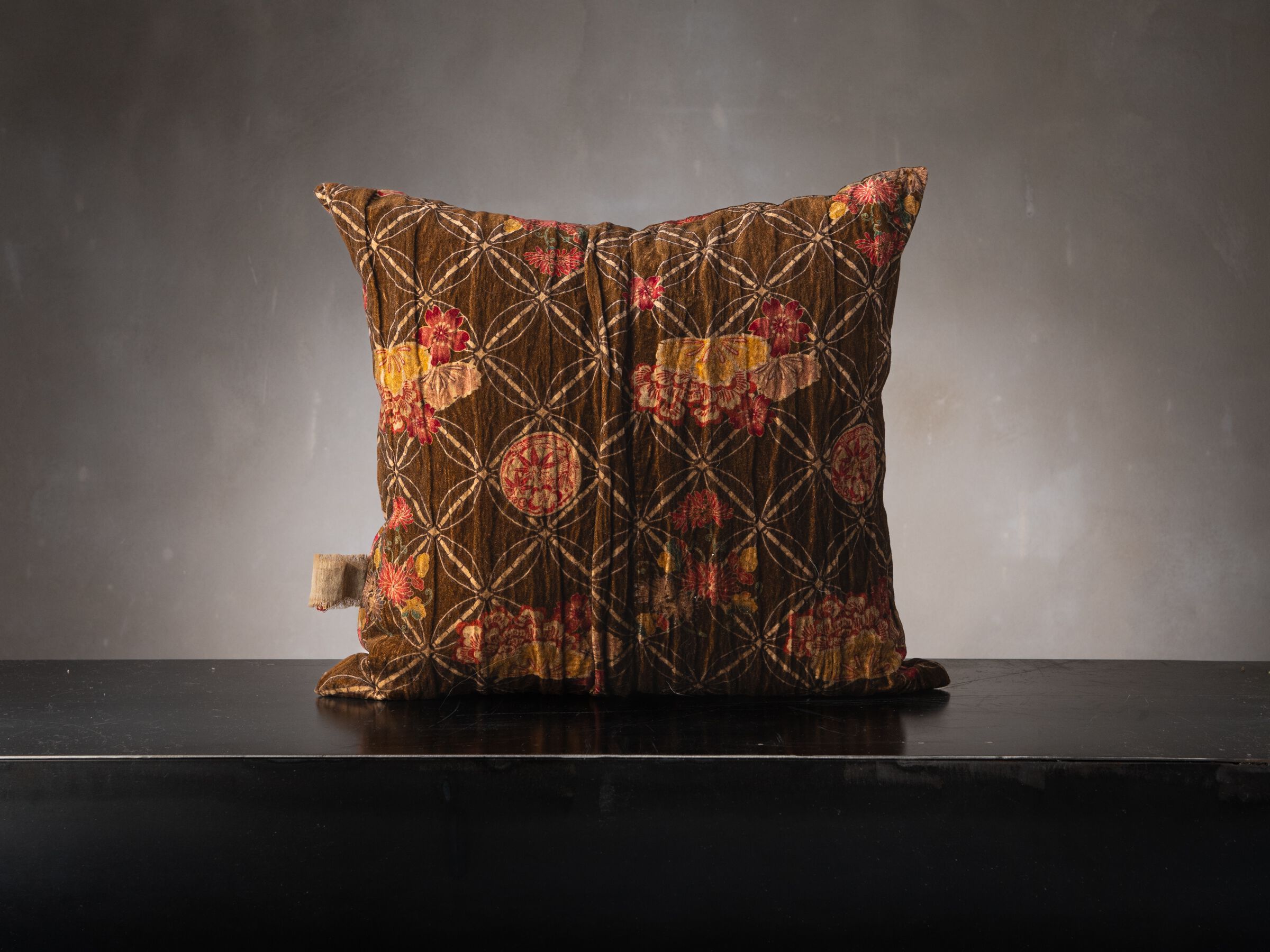 Бархатная квадратная подушка The House of Lyria SAINFOIN ARCH-00017030