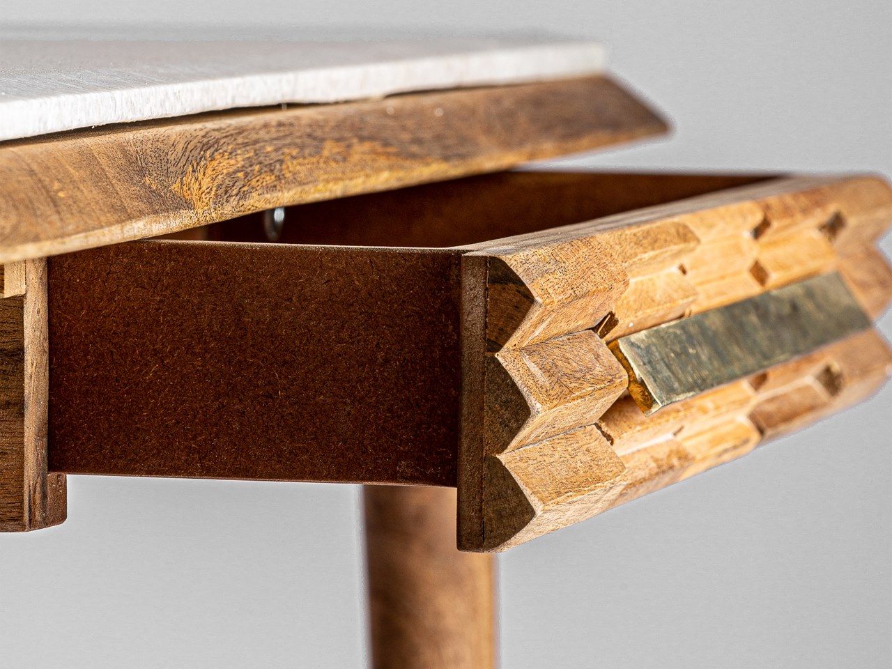 Деревянный письменный стол из манго и мрамора с ящиками Vical Home Plissé Wood ARCH-00148649 - Вид №3