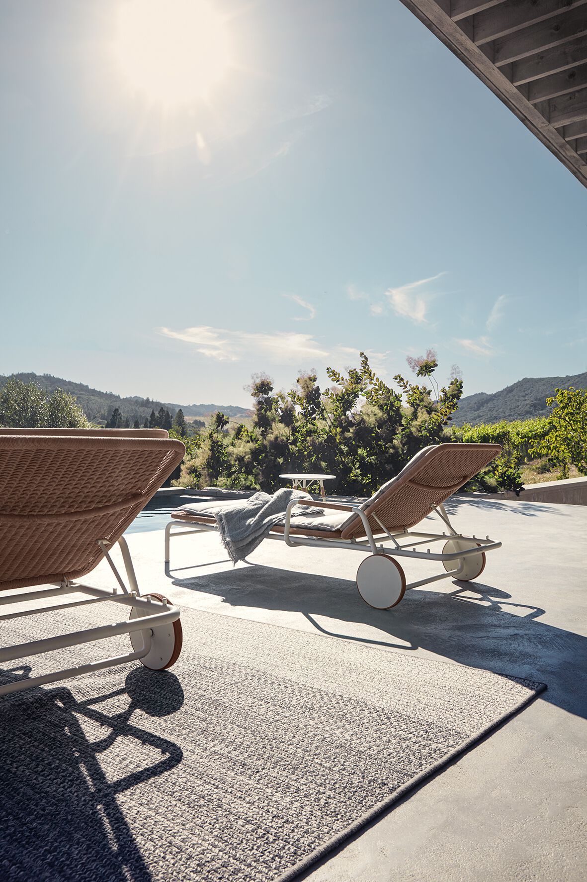 Круглый алюминиевый садовый журнальный столик с керамической столешницей Gloster свежий ARCH-00083600 - Вид №4