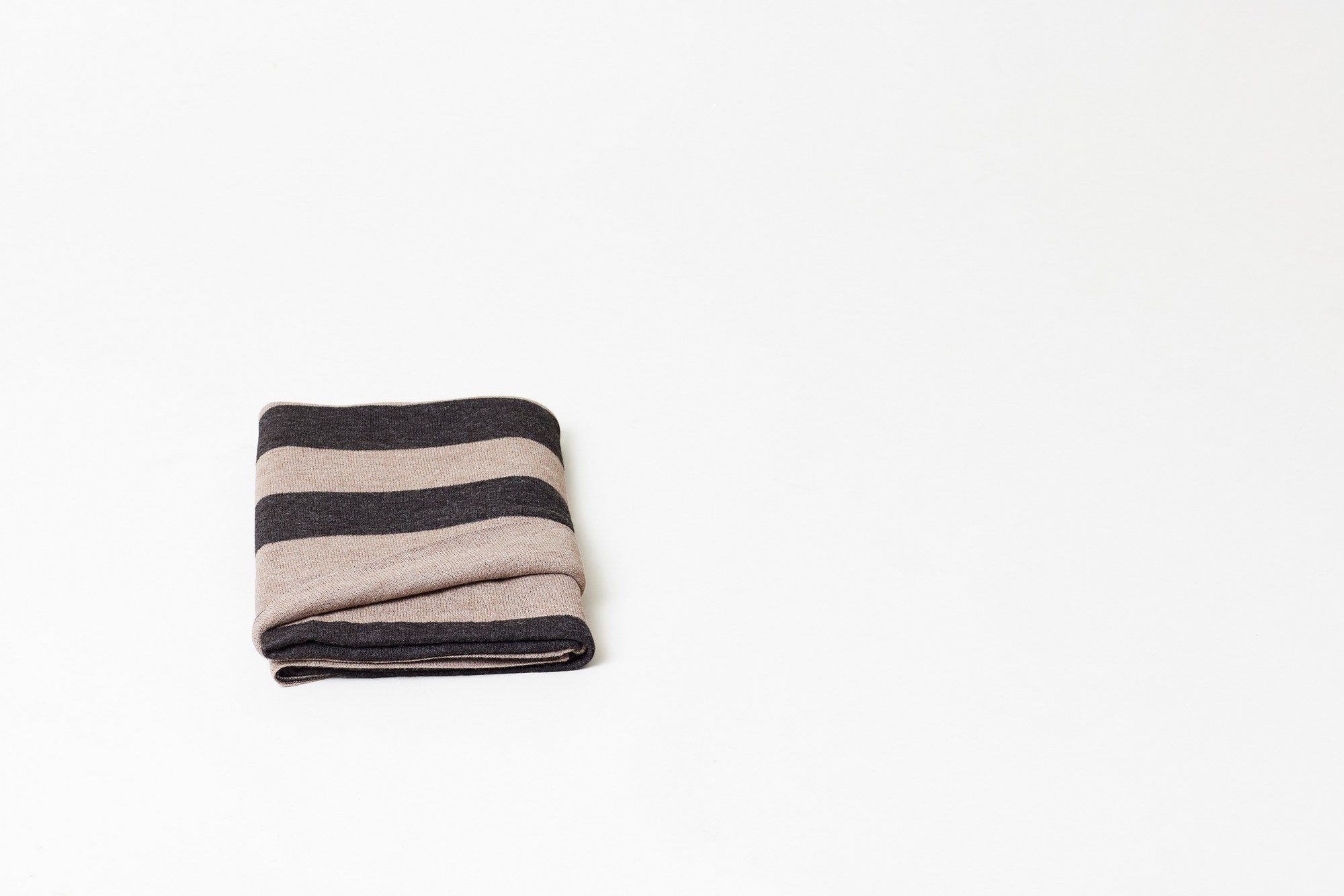 Полосатый плед из альпаки Form & Refine Aymara ARCH-00104631 - Вид №2