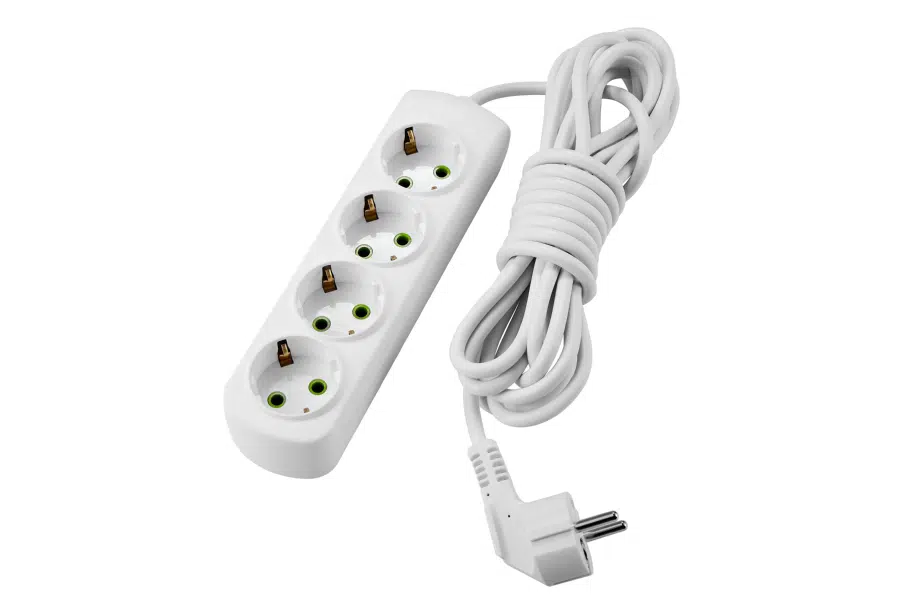 LETITIA Удлинитель с заземлением 4 входа 3 метра белый LEZARD 721-0403-401