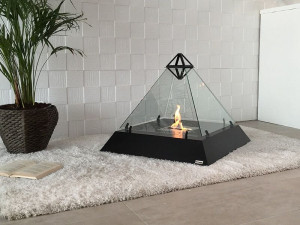 Отдельно стоящий камин из биоэтанола с панорамным стеклом