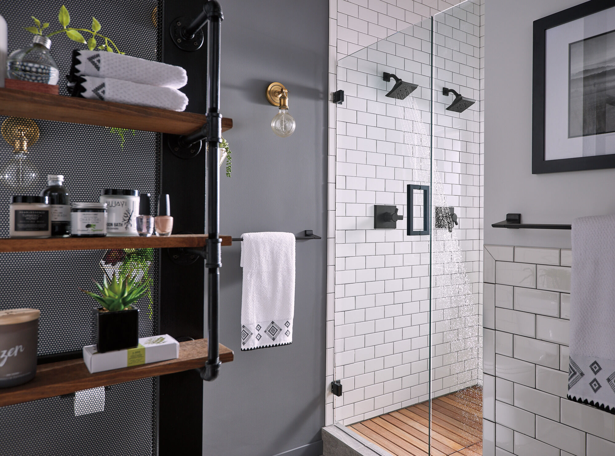 T17299-BL Накладка для душа Monitor® 17 серии H2Okinetic® Delta Faucet Pivotal Матовый черный  - Вид №2