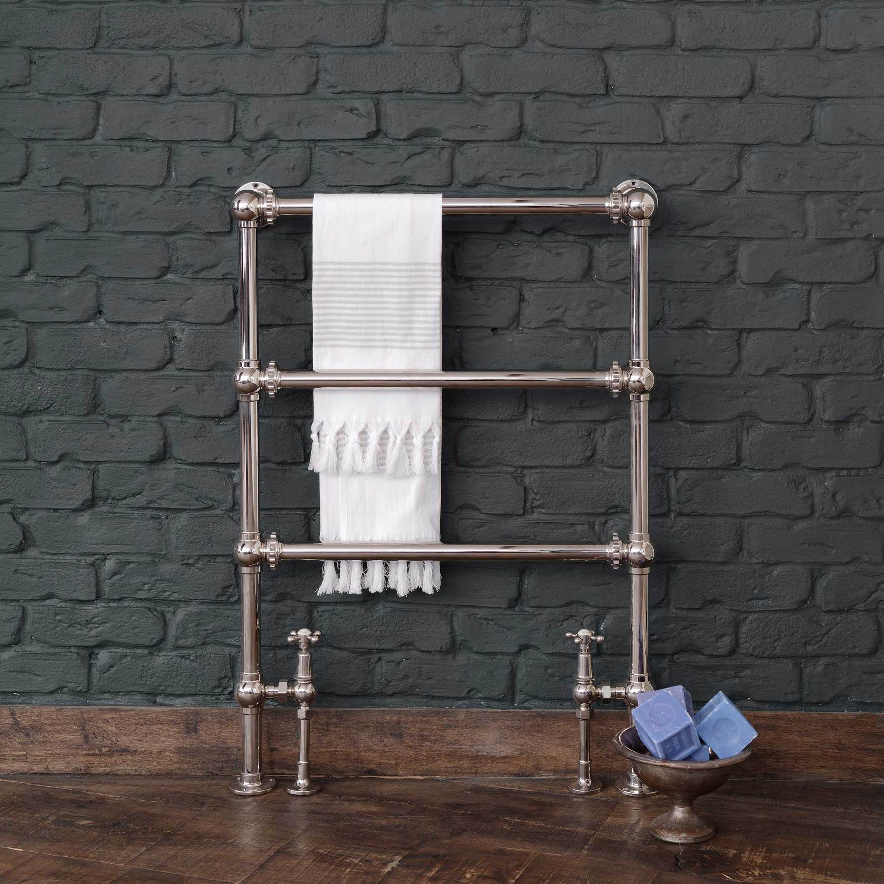 Traditional Towel Rails полотенцесушители The Mercantile Three Bar Catchpoleandrye 