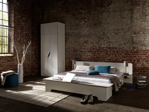 Двуспальная кровать из фанеры