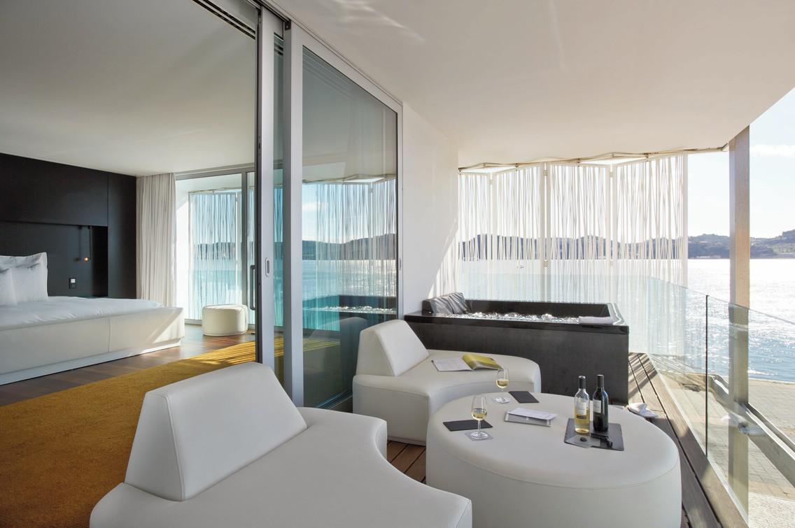 Concept 1 морская кожа белого цвета Manutti Moon Island MNST427 - Вид №10