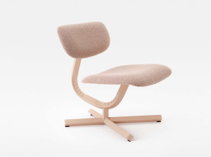 Кресло со стальными спицами