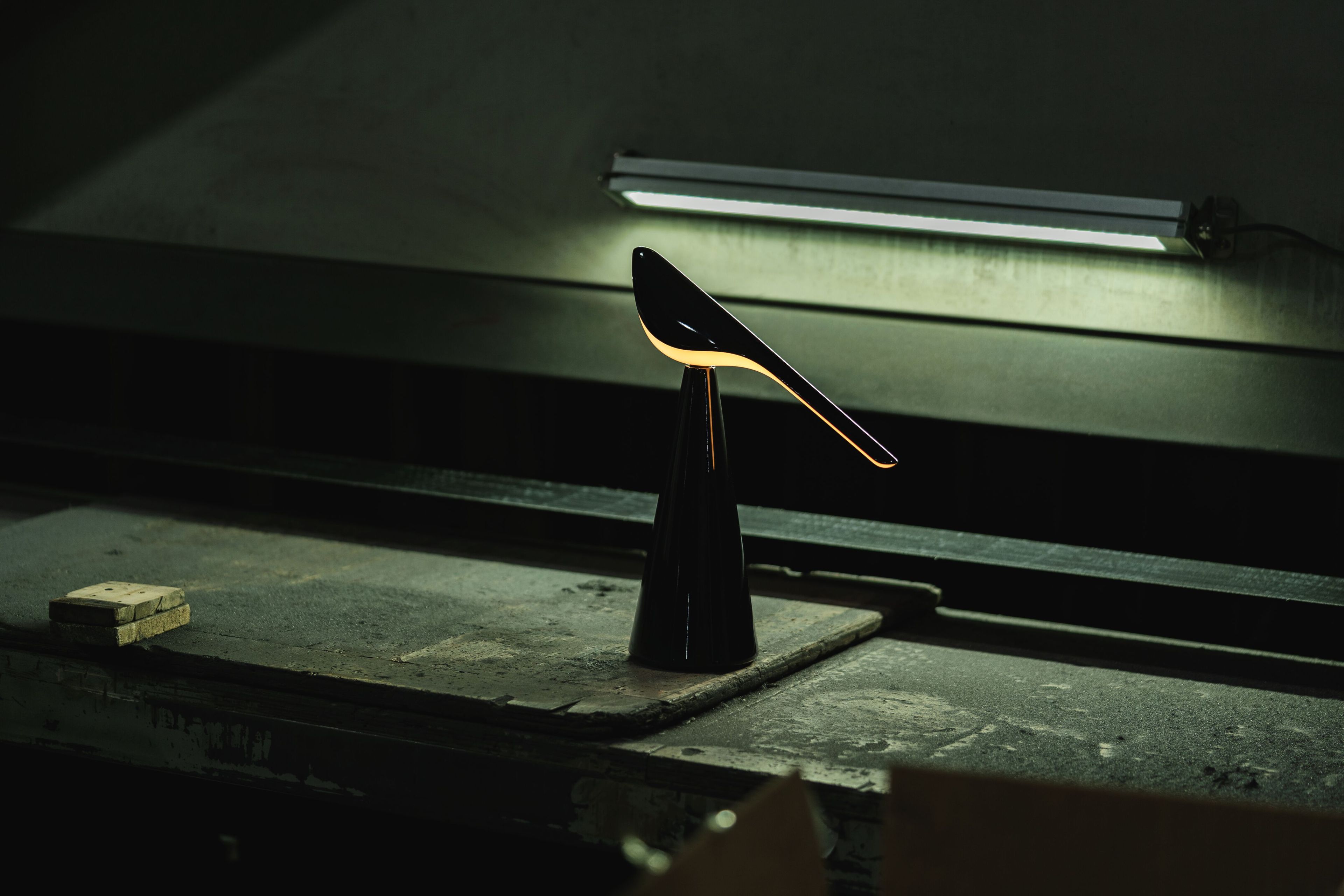 Алюминиевая светодиодная настольная лампа Established&Sons TIKI ARCH-00145932 - Вид №62