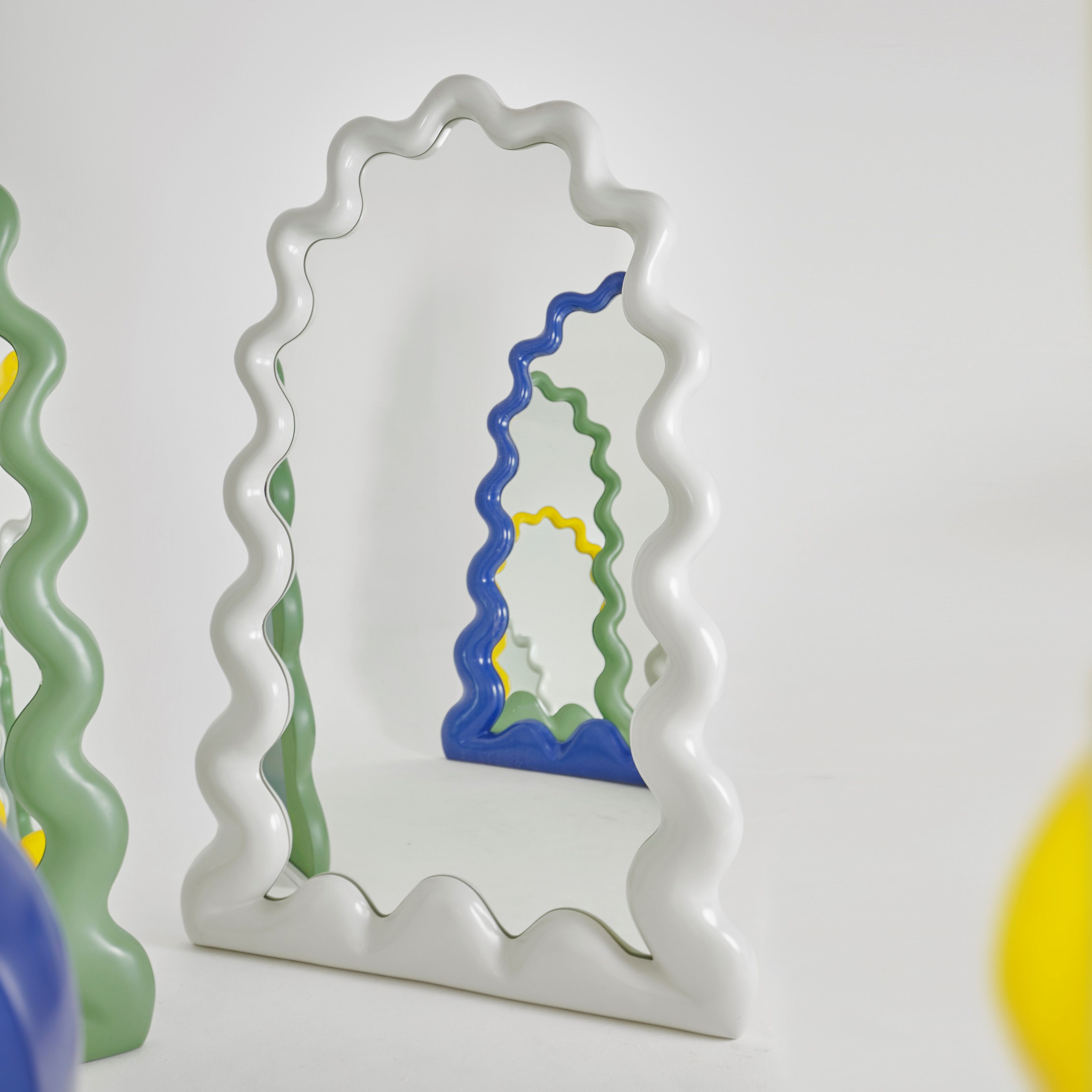 Напольное зеркало с рамкой из стекловолокна Movimento Gallery Joy Valdez ARCH-00091554 - Вид №2