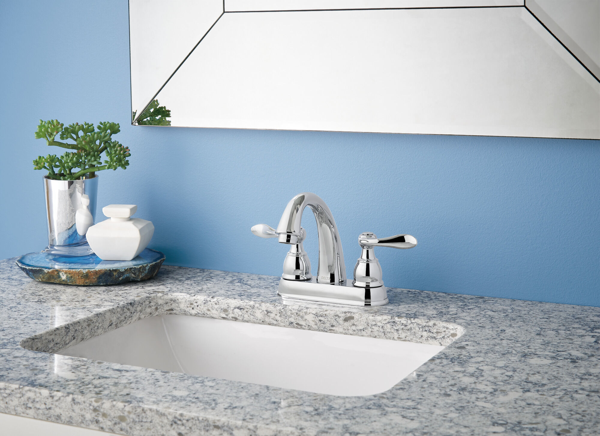 B2596LF Смеситель для ванной комнаты с двумя ручками Delta Faucet Windemere Хром  - Вид №1