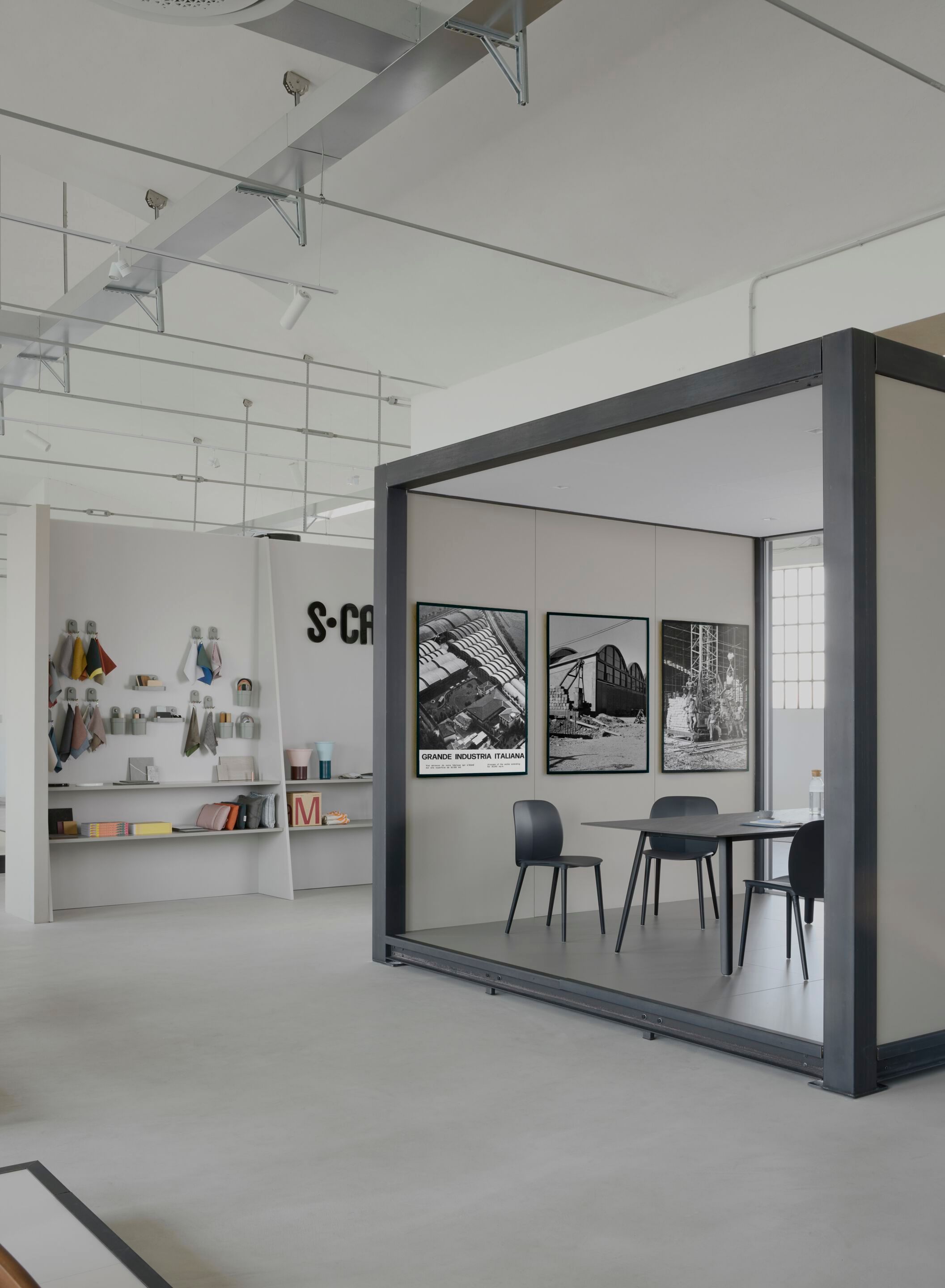 Рециркулированный пластиковый стул с деревянными ножками S-CAB Mentha ARCH-00144796 - Вид №4